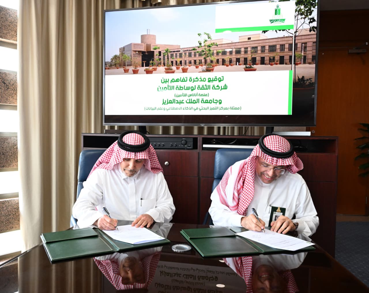 جامعة الملك عبدالعزيز وشركة الثقة تبرمان مذكرة تفاهم في الذكاء الاصطناعي